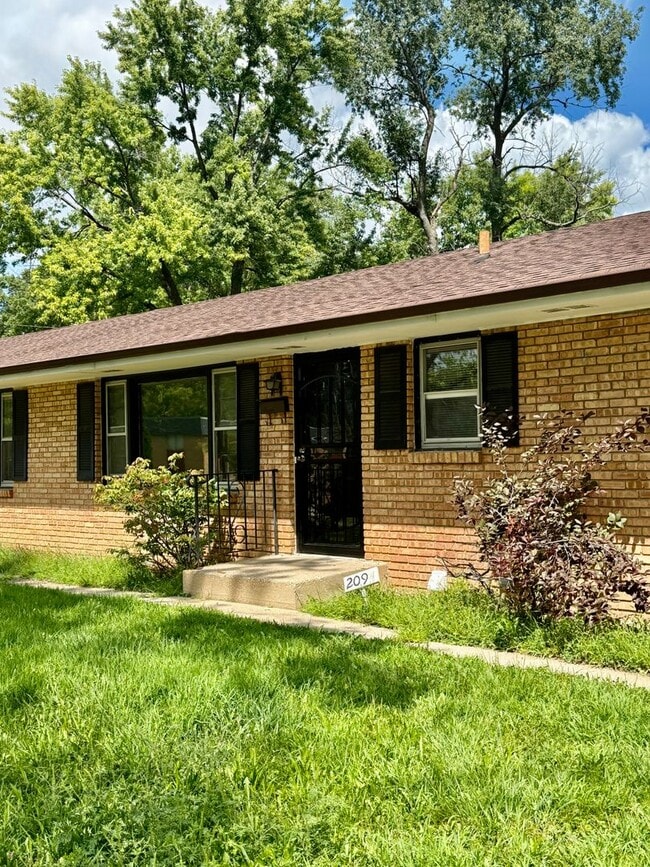 Building Photo - 209 Flintridge Dr Unit A