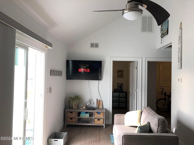 Photo - 123 W Kingfisher Way