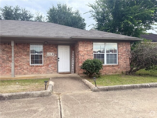 Building Photo - 1211 Webhollow Cir Unit B Rental