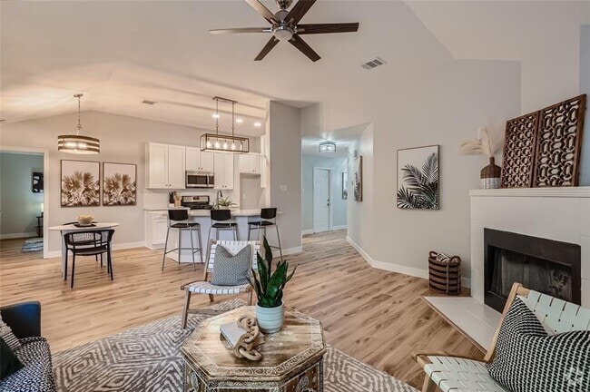 Building Photo - 1701 Hollow Tree Blvd Rental