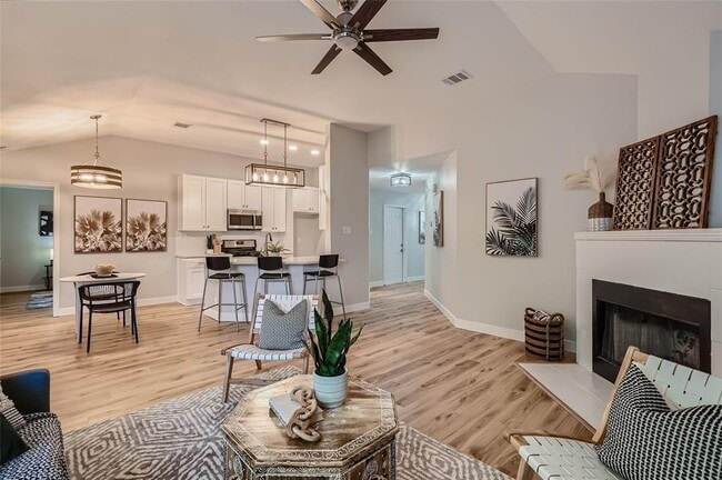 Building Photo - 1701 Hollow Tree Blvd Rental