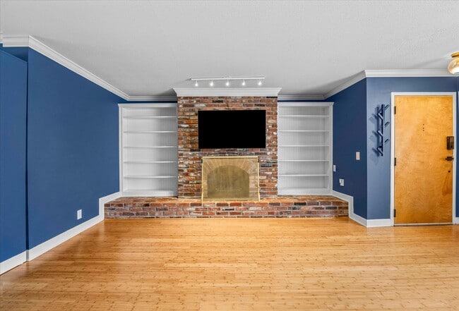 4056 Warwick Blvd Unit Inglenook Condominiums