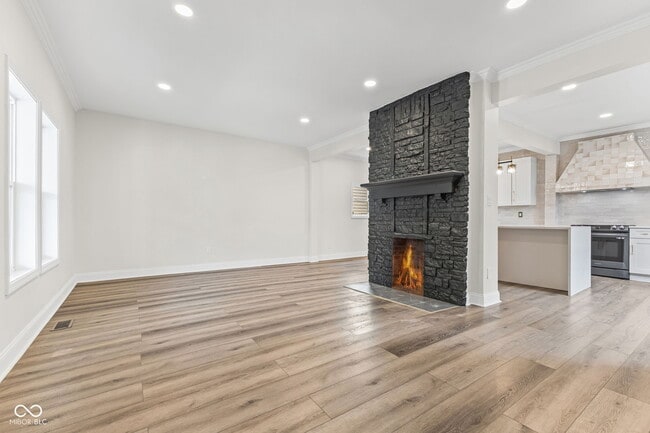 Photo - 721 E 23rd St