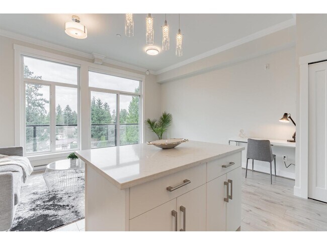 13799-13101 101 Ave Unit 608