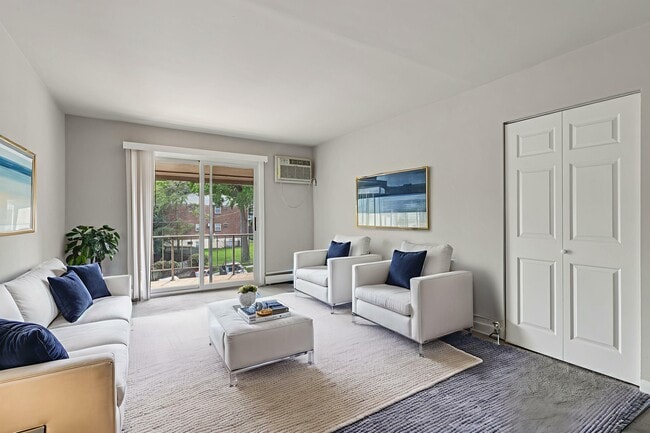Hillside Pointe Apartments Living Area