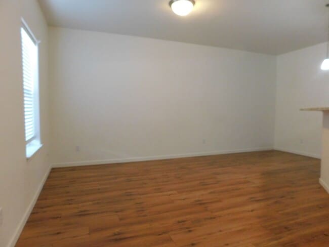 Photo - Condo Close to Shopping