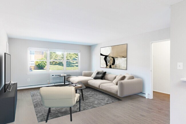 Photo - Royal Crest Apartments