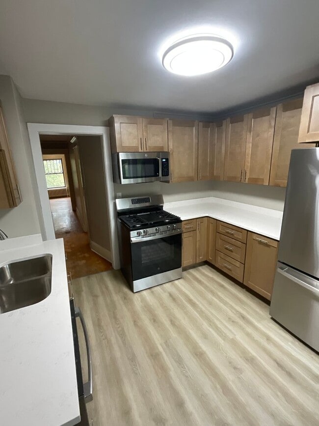 Building Photo - 601 Woodland Ave Unit Upper