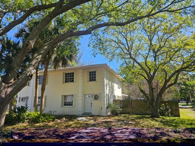 Building Photo - 1406 36th Ave Unit VILLAS OF VERO BEACH