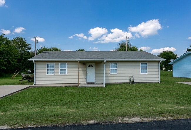 3 bedroom/ 1 bath house - 3 bedroom/ 1 bath house