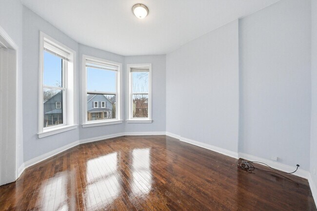 Photo - 7242 S May St