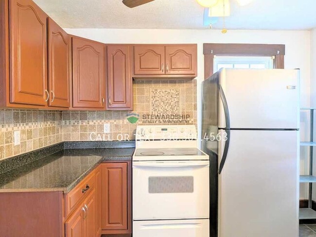 Photo - 750 Amherst Rd NE