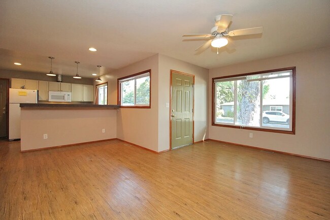 Building Photo - 9585 SE 41st Ave Unit 9585