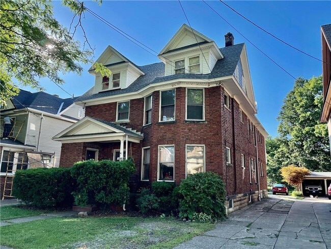Photo - 1248 W 10th St