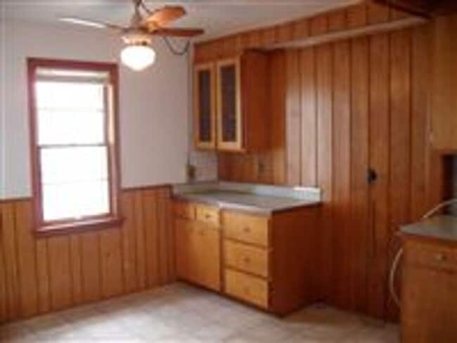 Photo - 3 Bedroom, 1 Bath Home Move-In Ready! Sec....