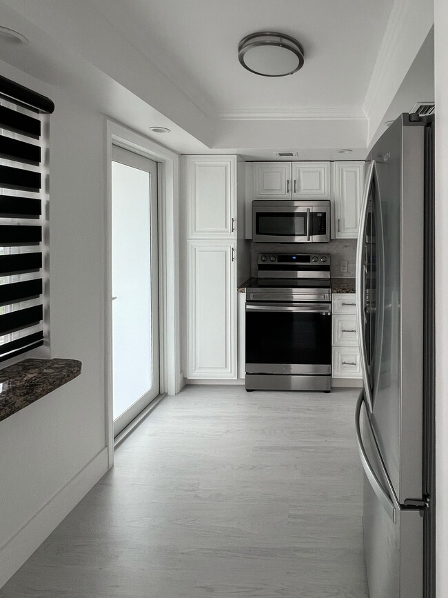 Photo - 2202 S Cypress Bend Dr Unit Gorgeous and spacious