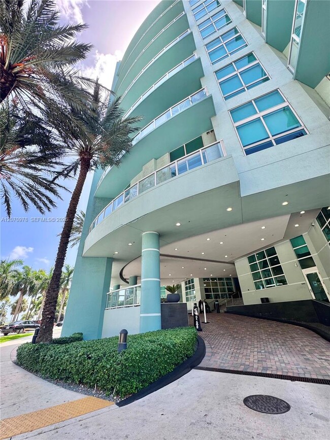 Building Photo - 1900 N Bayshore Dr Unit 1807