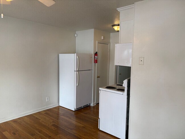 Photo - First Floor Renovated Apartment - Walk to Duke, Downtown or Durham Co-op! Unidad 02