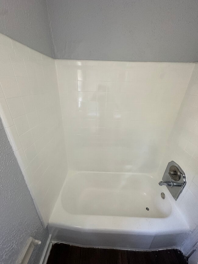 Photo - 1450 W 22nd St