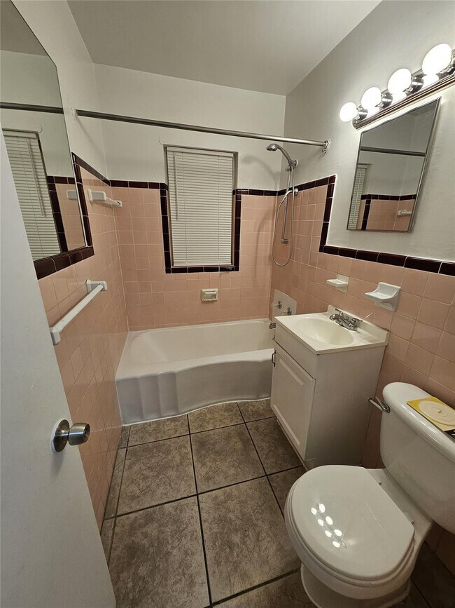 Photo - 1100 NE 12th Ave Unit 3