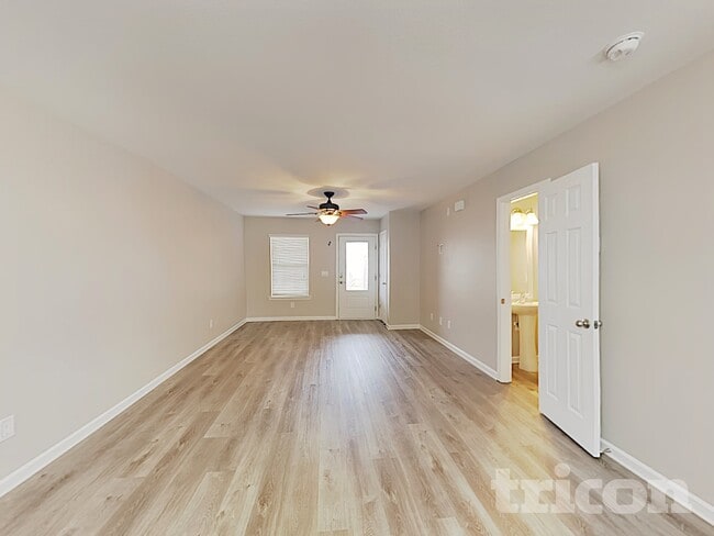 Photo - 137 Chatham Trace