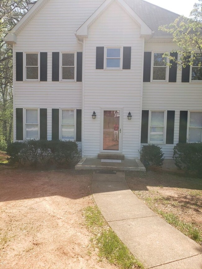 4815 Leinbach Dr