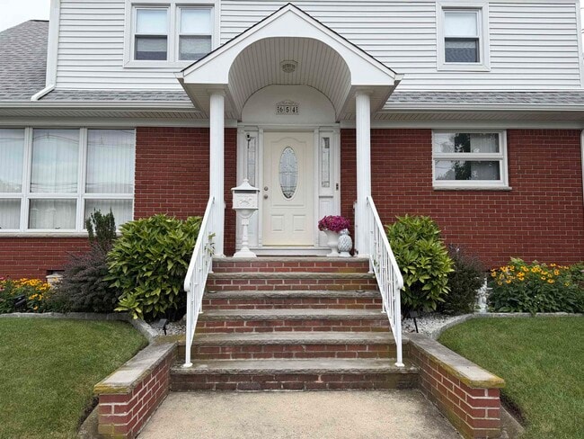 654 Chase Ave