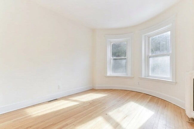 Photo - 36 Winchester St Unit 2