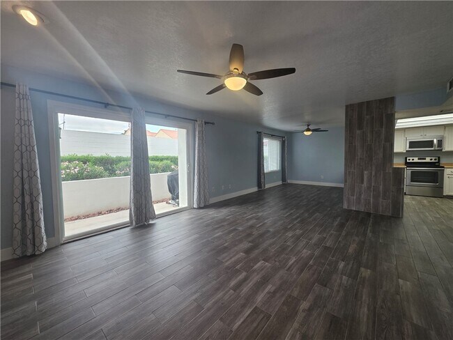 Photo - 1800 Club House Dr Unit 113