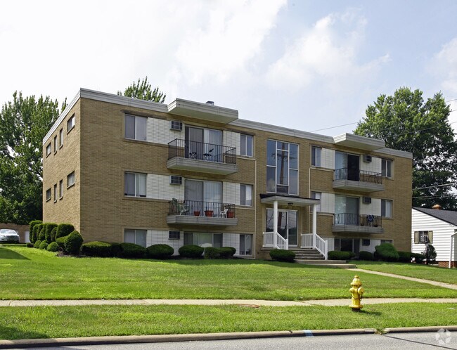 Photo - 6666 State Rd Apartments