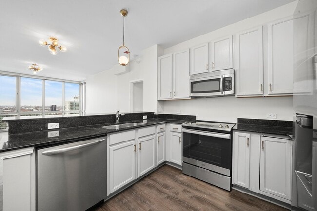 Photo - 1629 S Prairie Ave Unit 1908