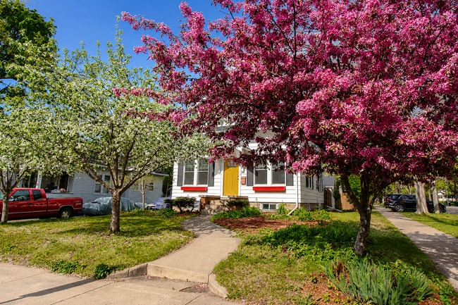 Photo - Beautiful Family Home Near Downtown And Hospital!