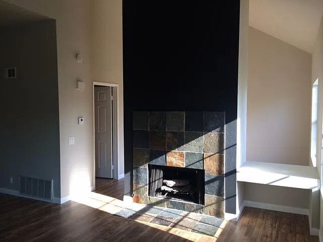 Photo - Beautiful, open and airy 1 large bedroom centrally located in the South Coast Metro area Unidad Apt 231