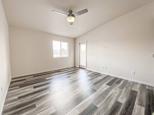 Renovated 1 Bedroom - Living Room