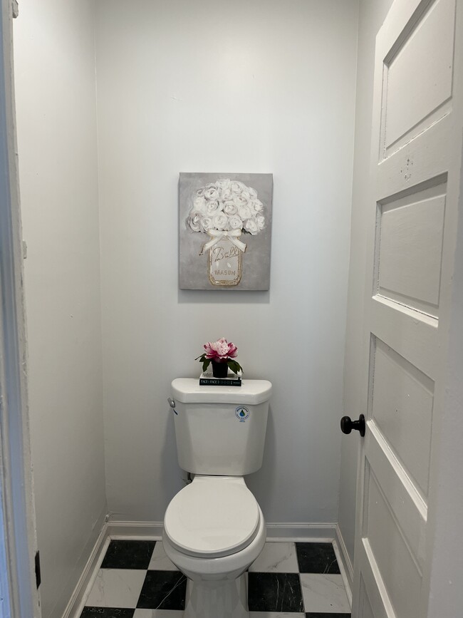Photo - 128 E Lloyd St