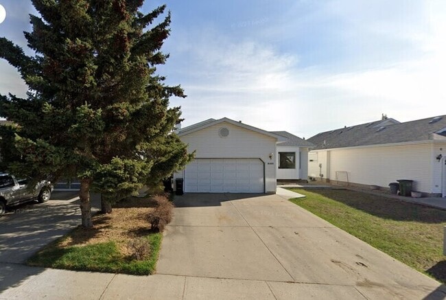 Photo - 8105-188A 188a St NW