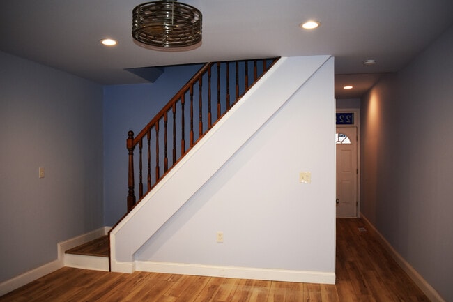 Sala de estar - 2254 Sidney Ave