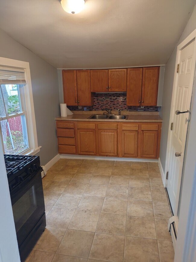 Photo - 252 Grove St