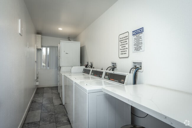 Laundry Facilities - Richelieu Apartments