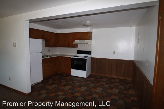 Photo - 725 College Ave S