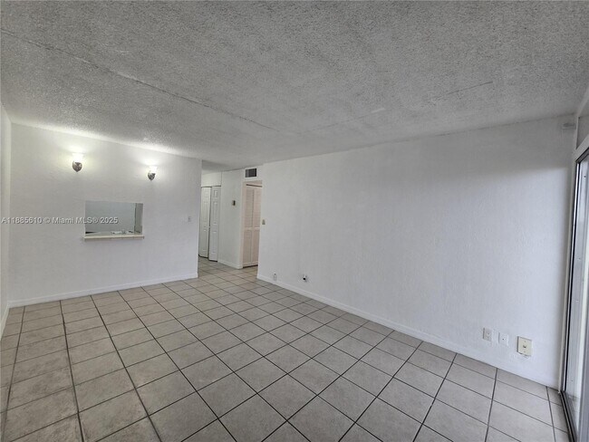 Photo - 801 NW 47th Ave Unidad 808W