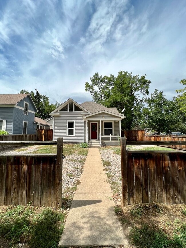Building Photo - Corner-Lot Bungalow Close to Old Town Fort Collins!