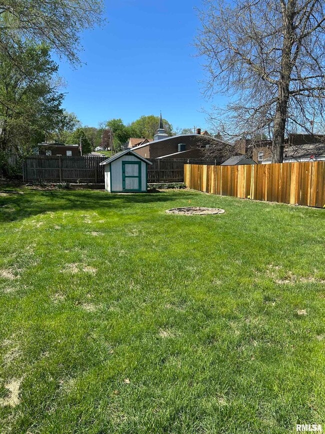 Photo - 405 Keller St