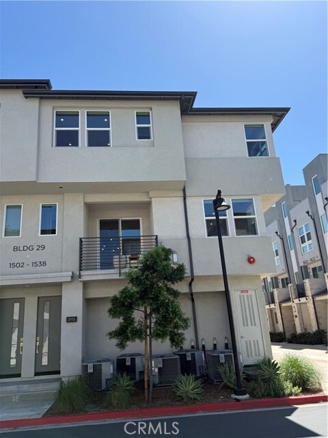 Building Photo - 1522 W Bushell St