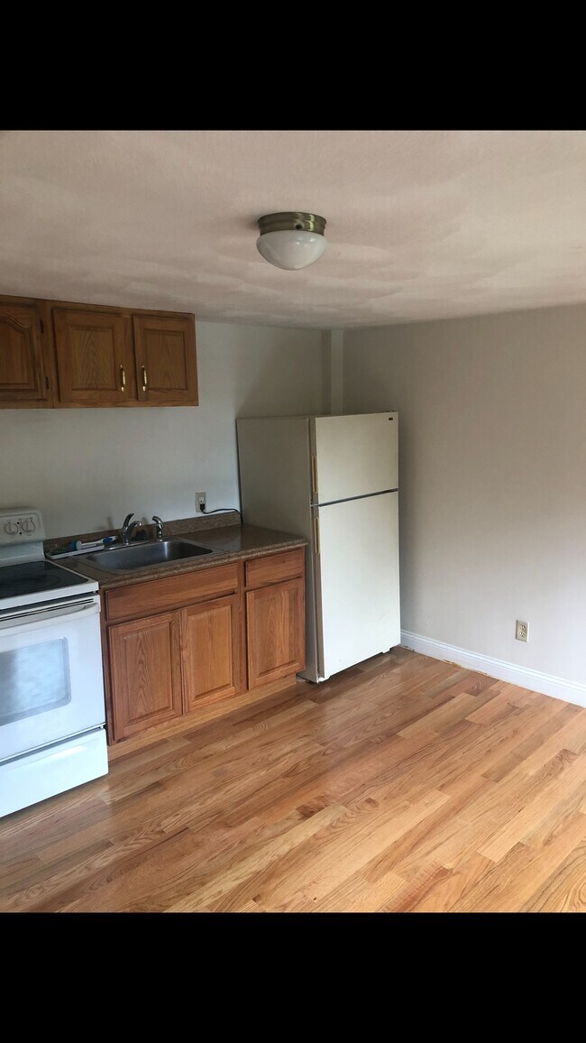 Photo - 147 Pleasant St Unit B