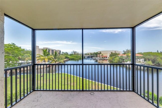 Building Photo - 7 Royal Palm Way Unit 4080 Rental