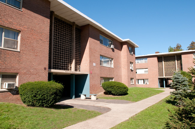 Riverview Gardens - Riverview Gardens Apartments