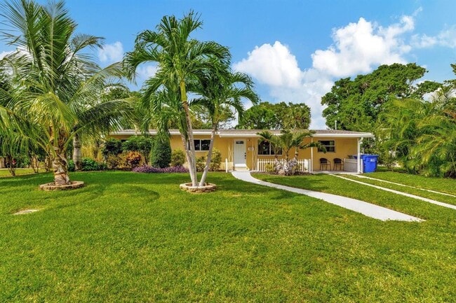 Building Photo - 925 NE 25th Ave