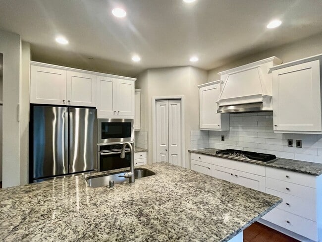 Photo - Spacious 5-Bedroom Home for Rent in Kenmore