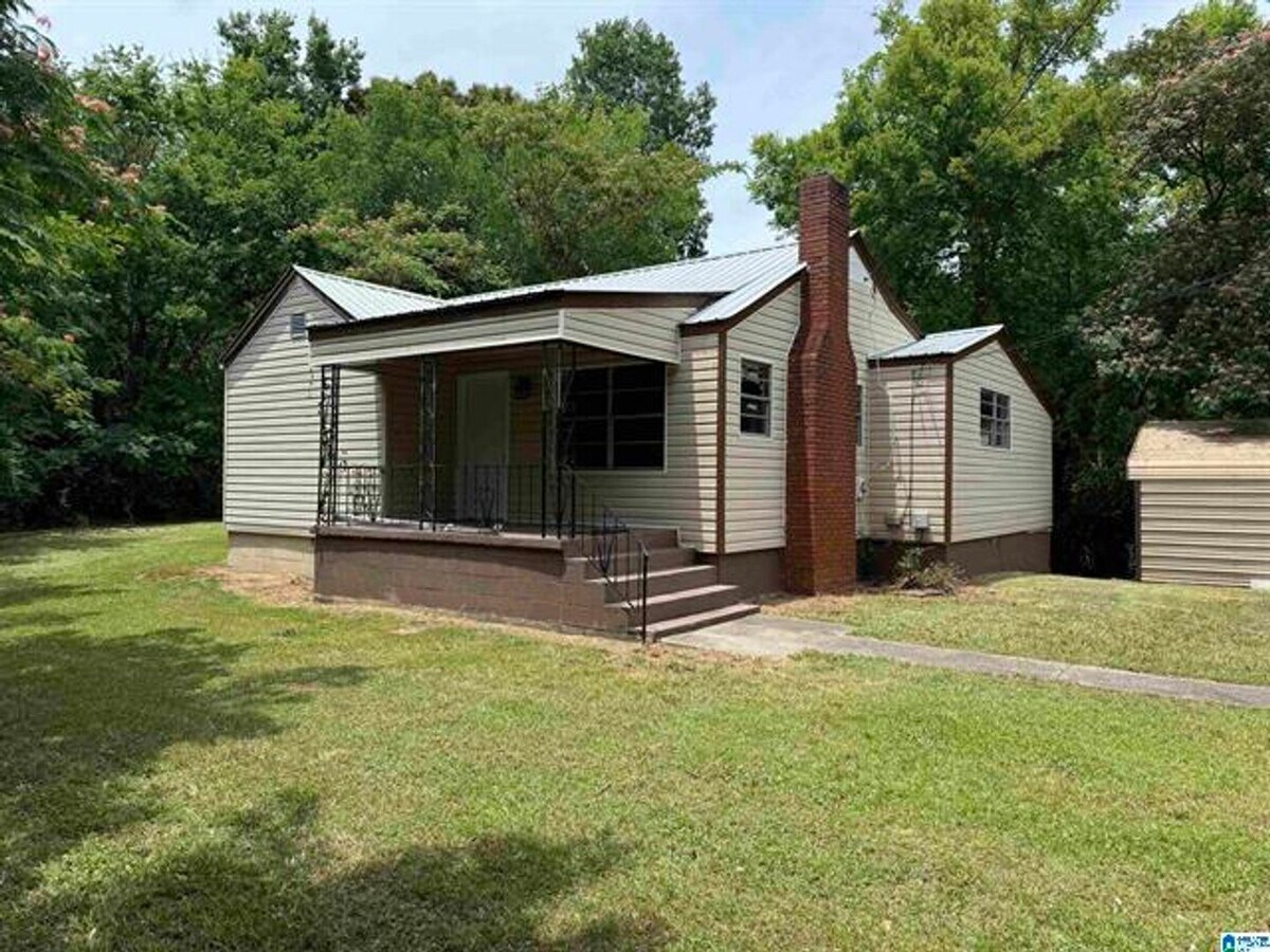 COMING SOON! FIRST MONTH FREE WITH 13 MONT... House House Rental in